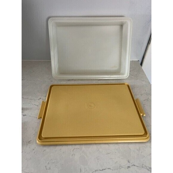 VINTAGE Tupperware Harvest Gold Rectangle 2 Piece Cake Carrier - Picture 2 of 3